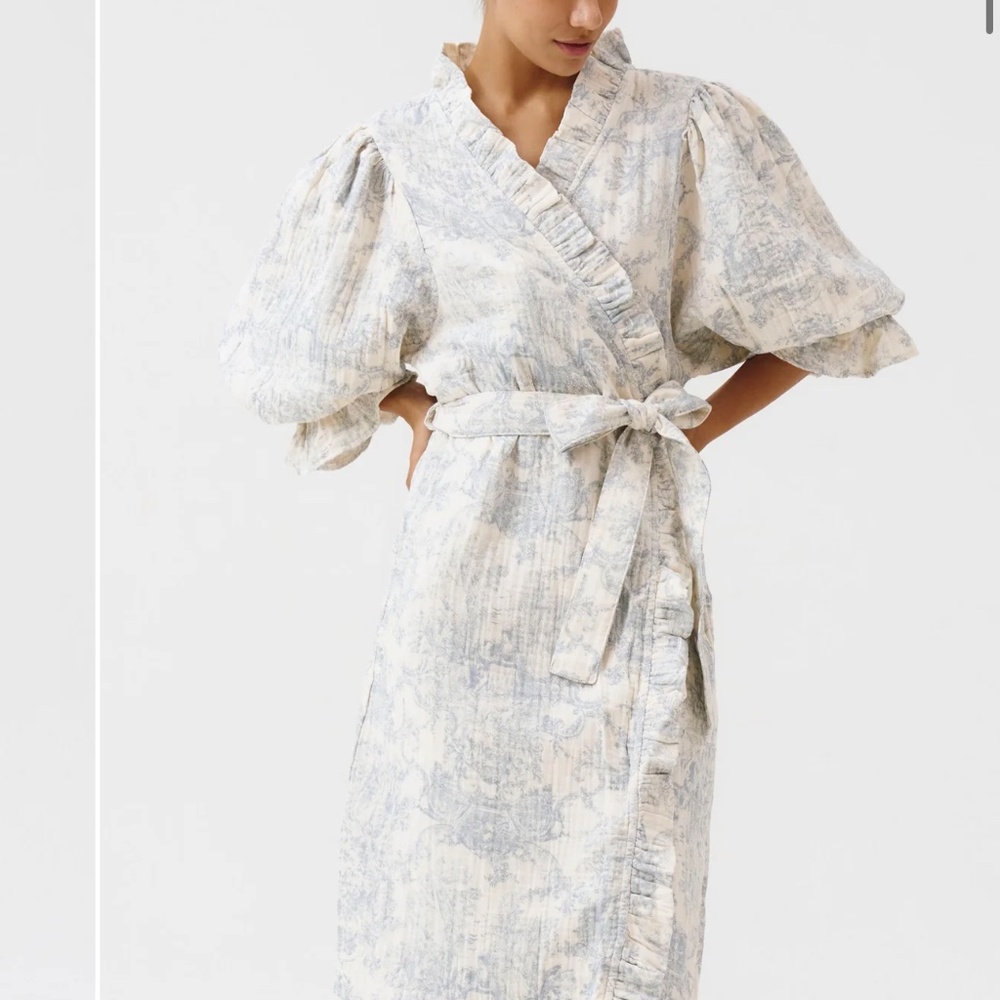 Nothing fits but robe